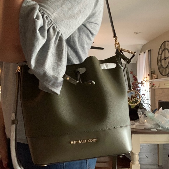 Last one ‼️New MK trista medium bucket bag ♥️ - Picture 7 of 7